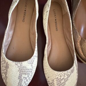 Banana Republic Beige and Patterned Flats anf banana republic gold flats